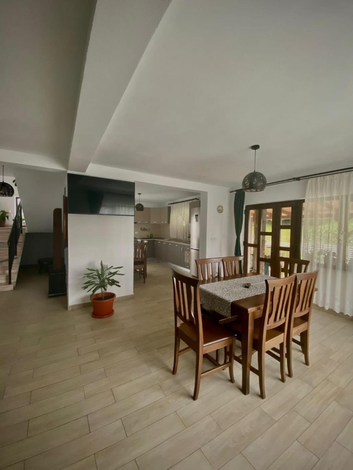 Casa Alex Hotel Curtea De Arges Exterior photo